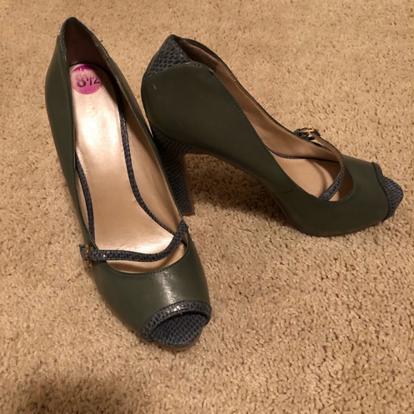Peep Toe Pumps - Picture 3 of 3